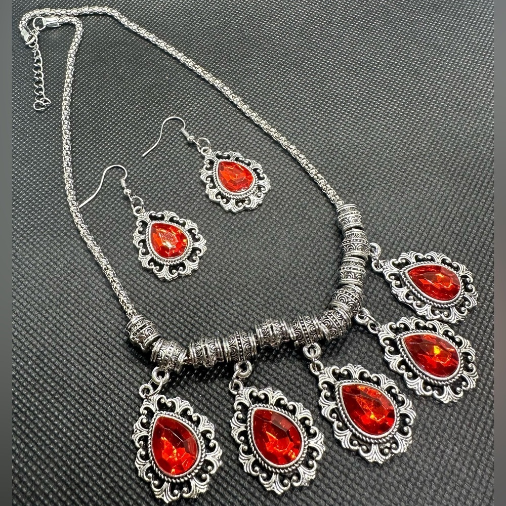 💎❤️STUNNING Vintage Silver Tone & Vermillion Dangle Necklace Earrings 💎❤️ - Picture 13 of 16